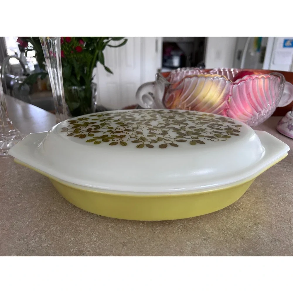 Vintage Pyrex‎ Verde Divided Casserole Dish with Lid 1.5 Quart 063 Milk Glass